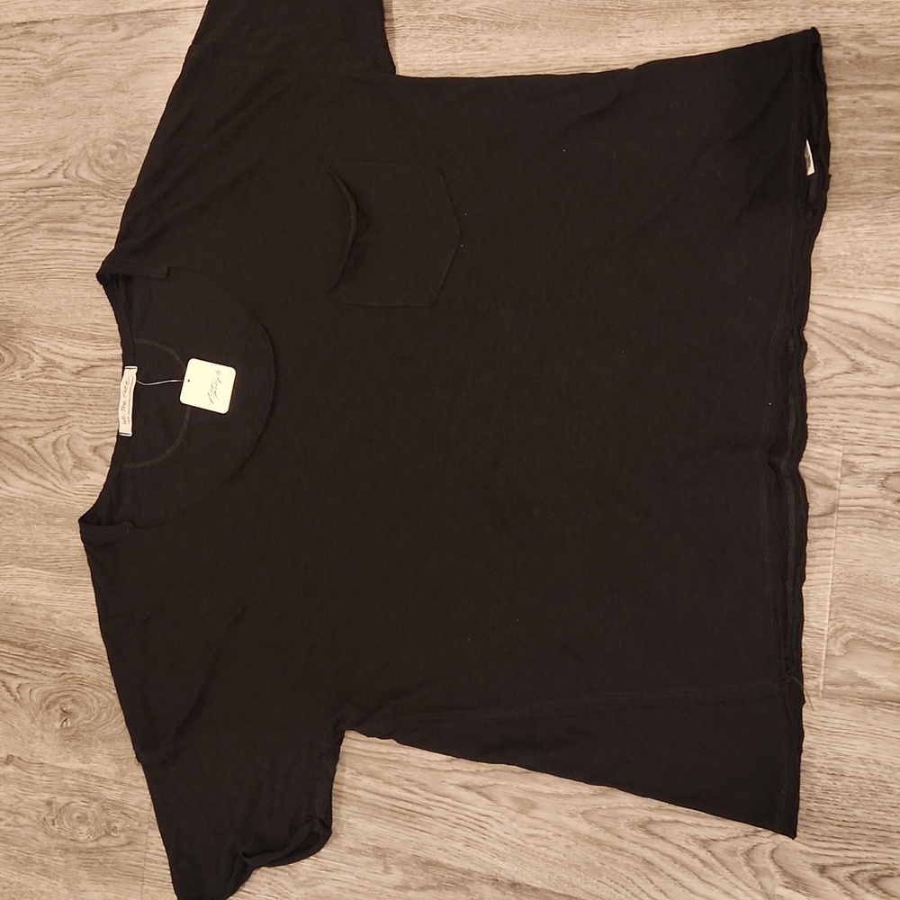 NWT- We The Free Round Neck Elbow Shortsleeve Exposed Seam Pocket Tee Black, L